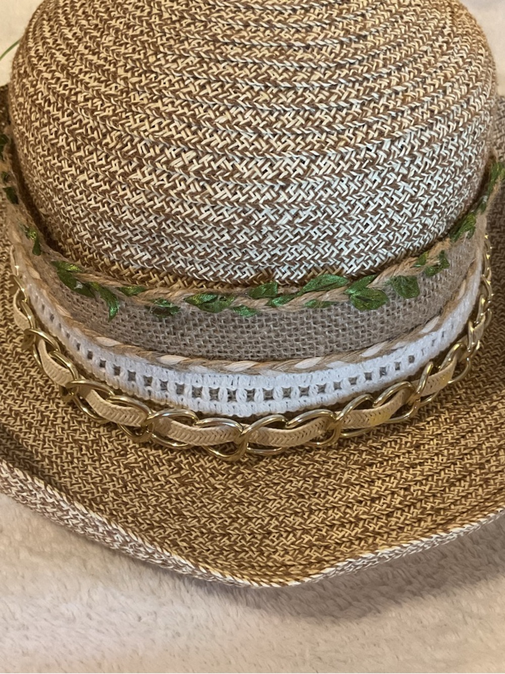 Vintage Villager Liz Claiborne Sun Hat Straw Green Leaf Gold Chain Detail - Picture 7 of 7